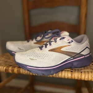 NWOT BROOKS Ghost 15 Lightweight Road Running Shoes Sneakers Womens 6.5